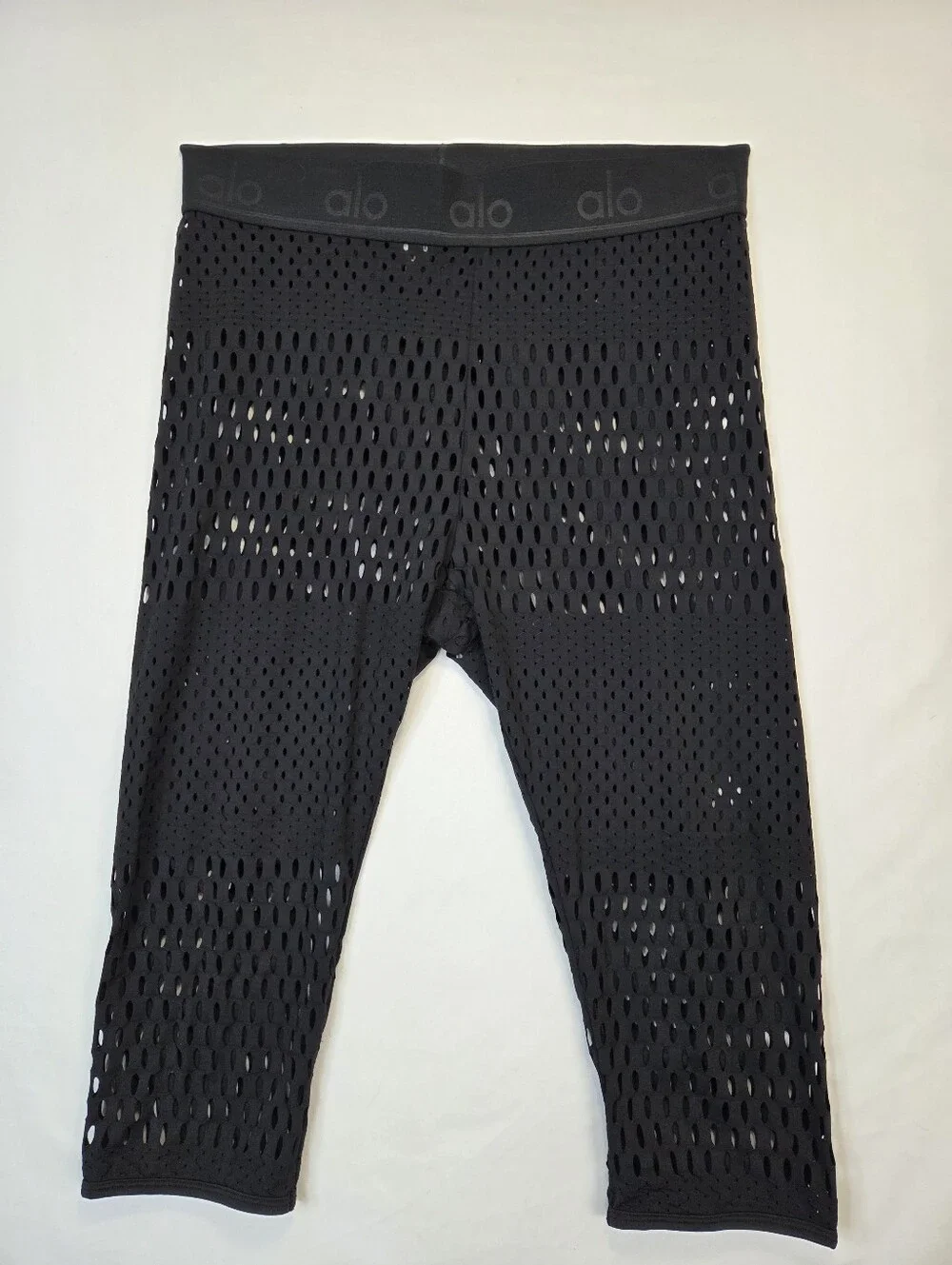 Alo Yoga High Waist Mesh Capri Leggings Black Laser Cut Size L